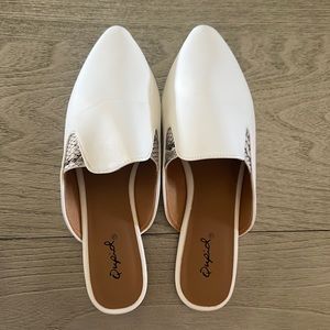 Qupid White Mules with Snakeskin Side Accents - Size 7.5 - Brand New